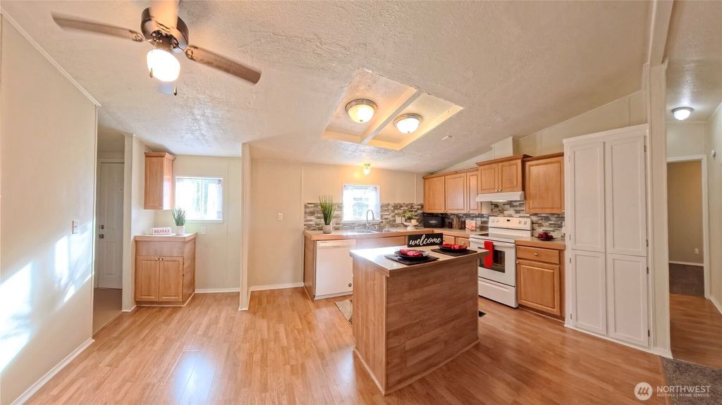 Photo of 51 E Skyline Drive, Shelton, WA 98584 (MLS # 2463328)