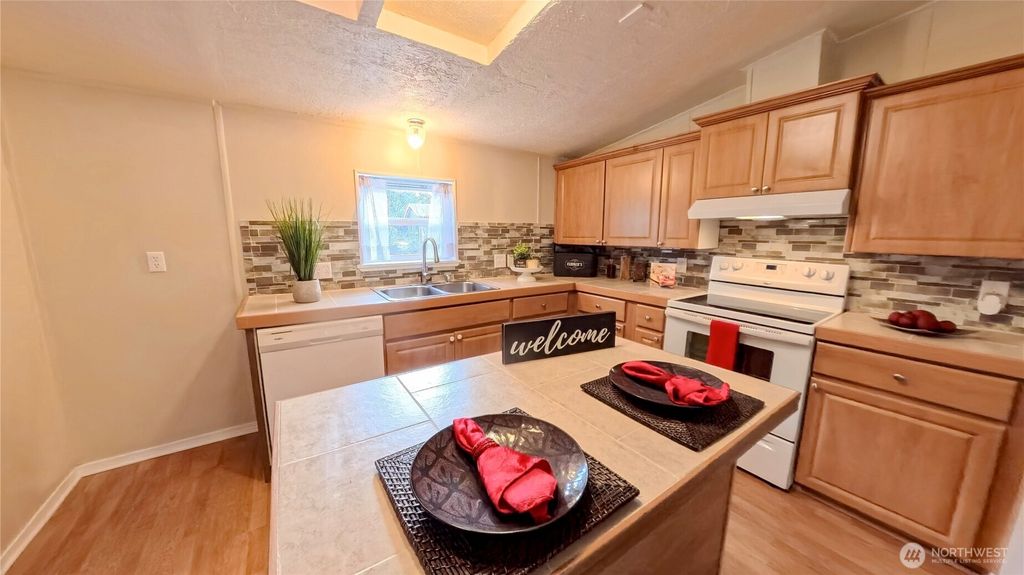 Photo of 51 E Skyline Drive, Shelton, WA 98584 (MLS # 2463328)