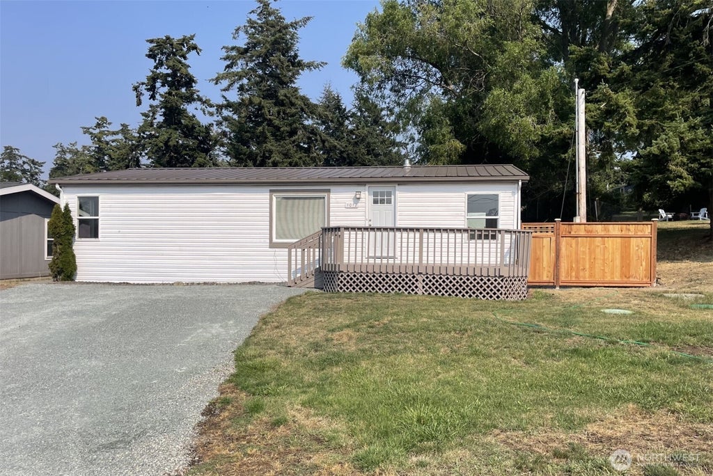 Photo of 1012 Shawn Avenue, Oak Harbor, WA 98277 (MLS # 2575217)