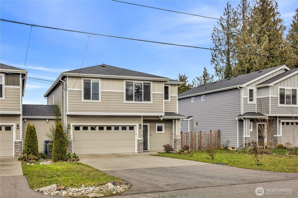 Photo of 423 205th Street SW #B, Lynnwood, WA 98036 (MLS # 2486120)