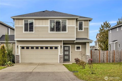 Photo of 423 205th Street SW #B, Lynnwood, WA 98036 (MLS # 2486120)