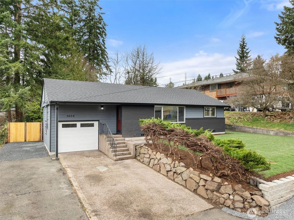 Photo of 7406 Wetmore Avenue SW, Everett, WA 98203 (MLS # 2495314)