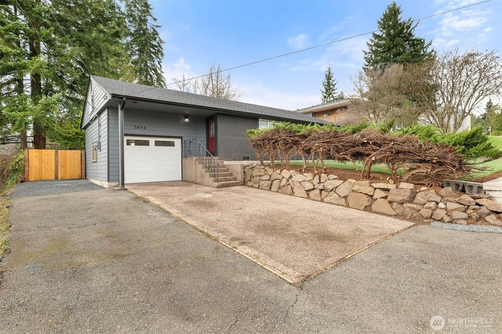 Photo of 7406 Wetmore Avenue SW, Everett, WA 98203 (MLS # 2495314)