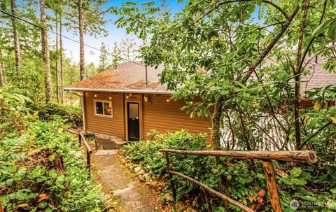 Photo of 321 NE Lakeshore Drive S, Tahuya, WA 98588 (MLS # 2579951)