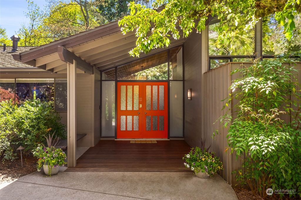 Photo of 7373 Mercer Terrace Drive, Mercer Island, WA 98040 (MLS # 2053387)