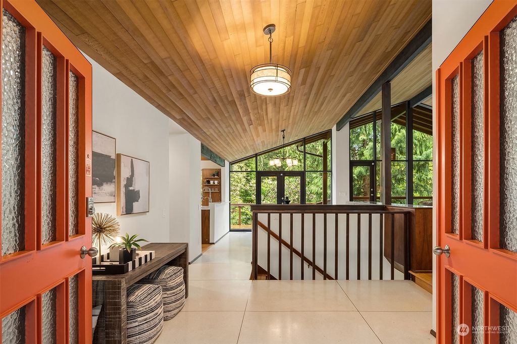 Photo of 7373 Mercer Terrace Drive, Mercer Island, WA 98040 (MLS # 2053387)