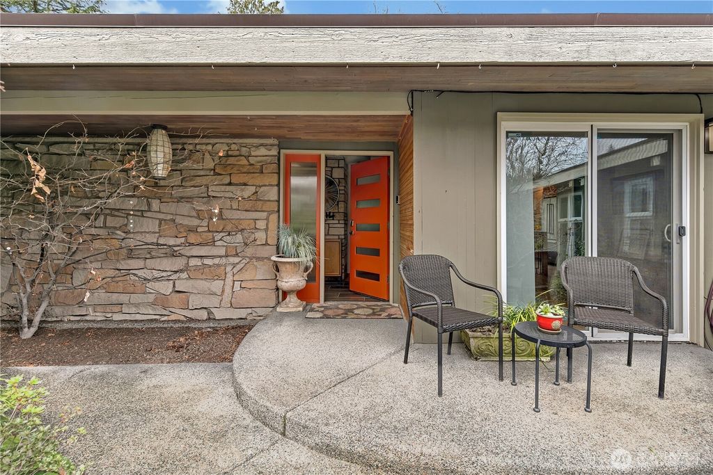 Photo of 17805 6th Avenue SW, Normandy Park, WA 98166 (MLS # 2344122)