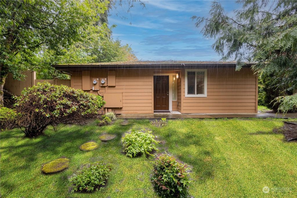 Photo of 8250 126TH Avenue NE #1E, Kirkland, WA 98033 (MLS # 2031452)