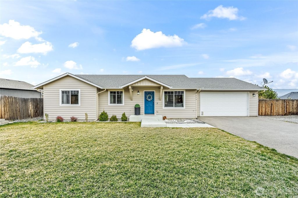 Photo of 2059 Lasso Drive, Wenatchee, WA 98801 (MLS # 2486538)