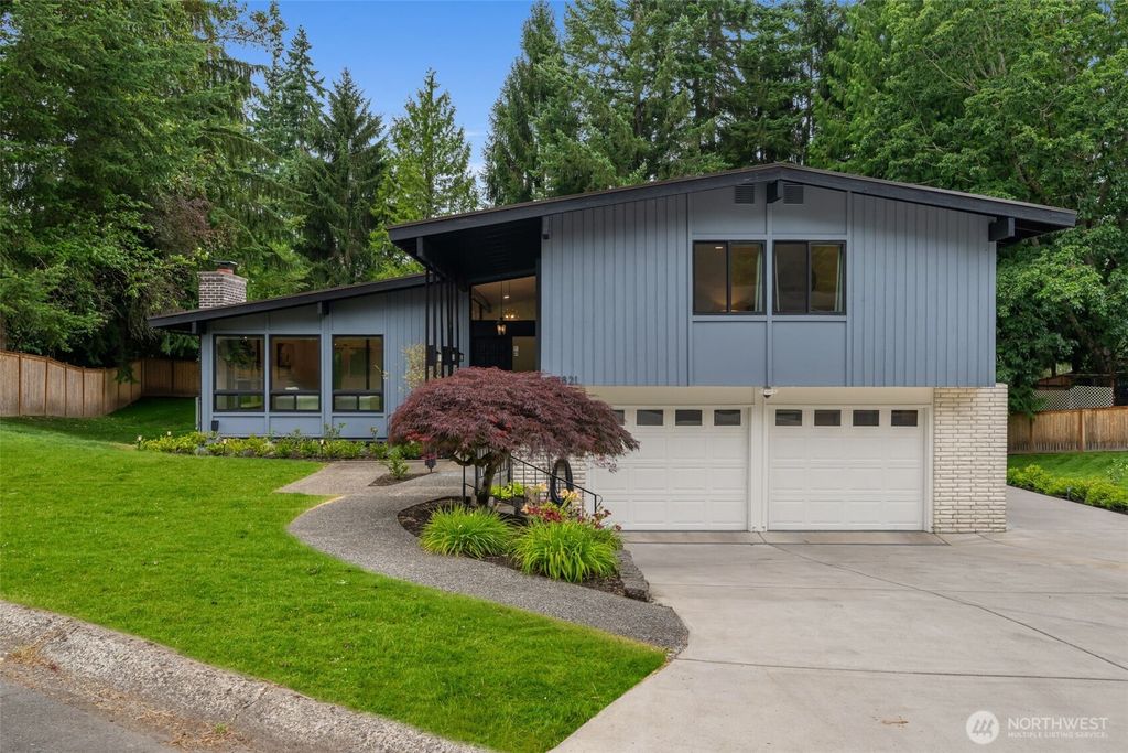 Photo of 14821 117th Pl Pl NE, Kirkland, WA 98034 (MLS # 2405107)