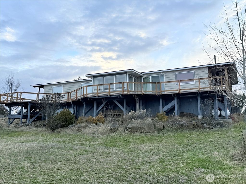 Photo of 411 SW College Avenue, Wilbur, WA 99185 (MLS # 2459441)