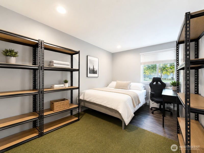 1852 Central Place S E46
