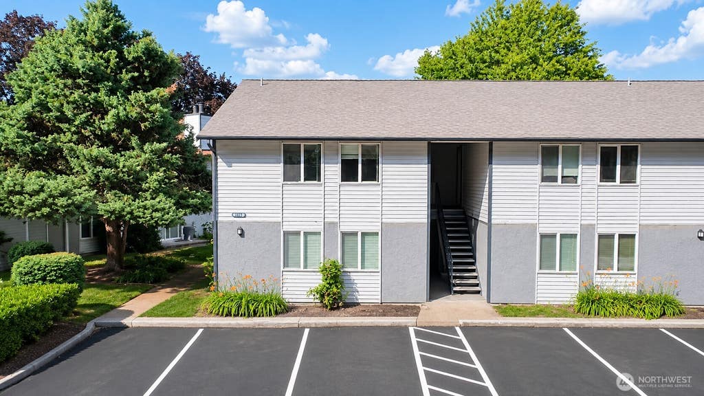 Photo of 1852 Central Place S #E46, Kent, WA 98030 (MLS # 2558043)