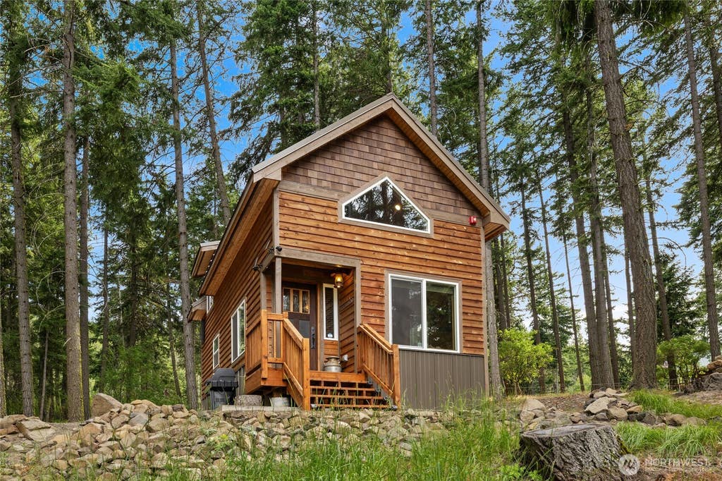 Photo of 990 Fawn Road, Cle Elum, WA 98922 (MLS # 2540219)