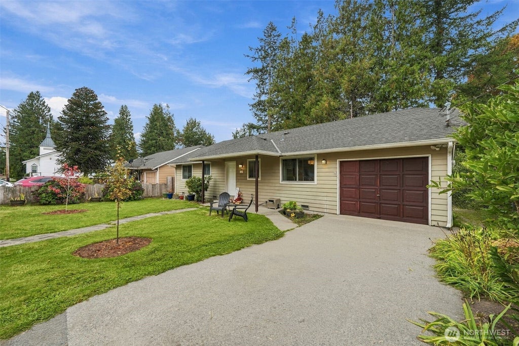 Photo of 213 3rd Street, Gold Bar, WA 98251 (MLS # 2592425)
