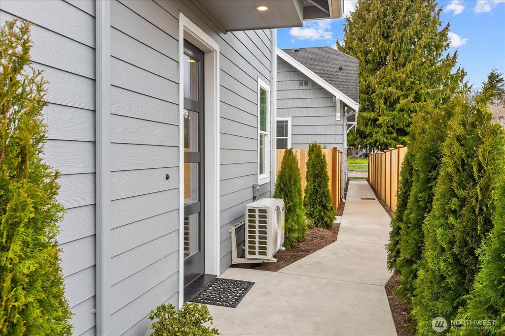 Photo of 2217 Hoyt Avenue #B, Everett, WA 98201 (MLS # 2483166)