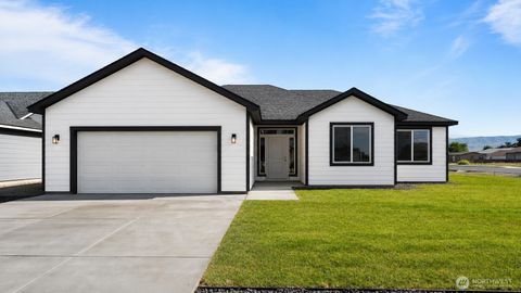 Photo of 301 Poplar Street NE, Royal City, WA 99357 (MLS # 2528315)