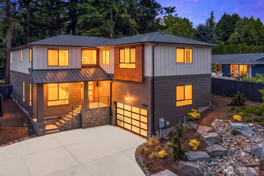 Photo of 11327 113th Place NE, Kirkland, WA 98033 (MLS # 2525966)