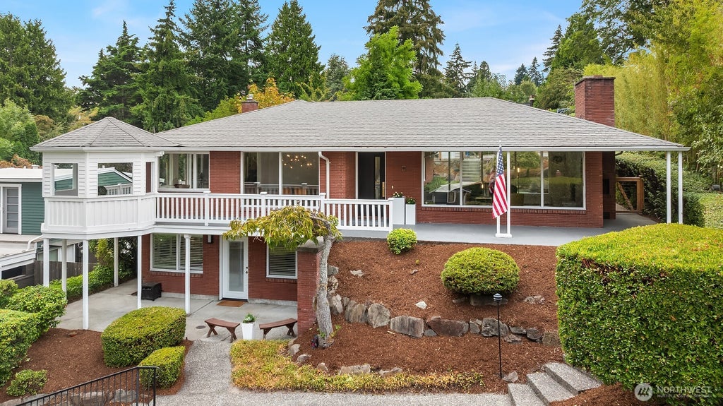 Photo of 6635 57th Avenue NE, Seattle, WA 98115 (MLS # 2569902)
