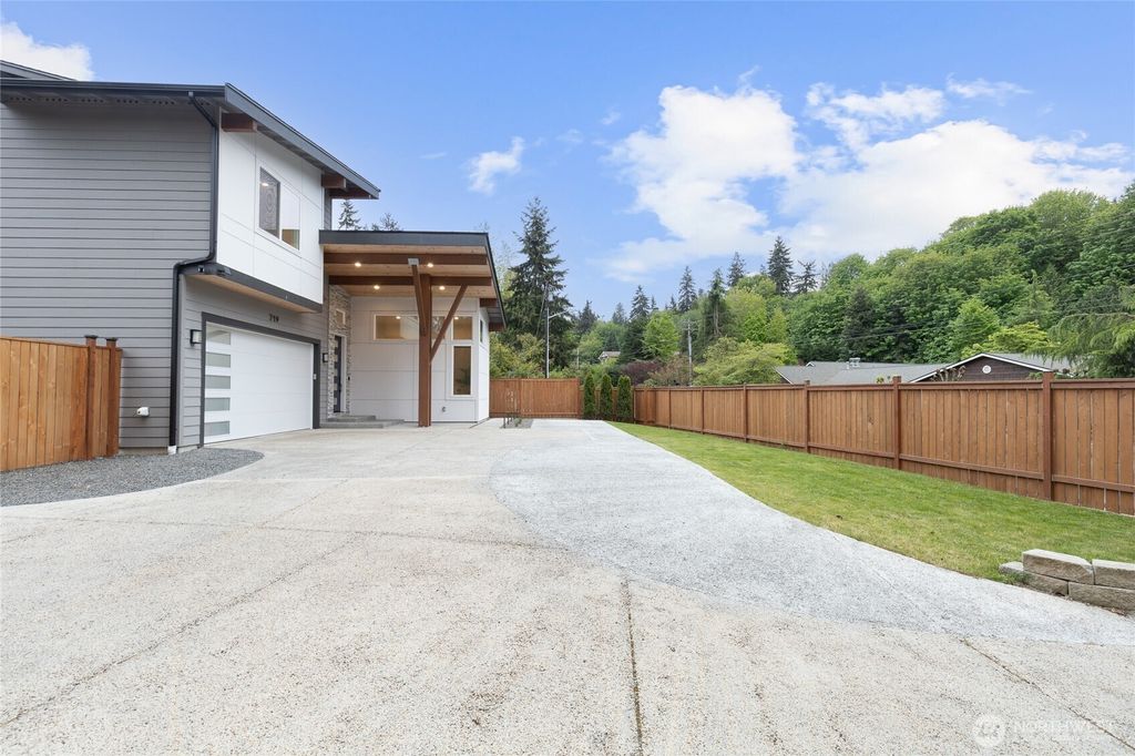 Photo of 719 Edmonds Way WAY, Edmonds, WA 98020 (MLS # 2521154)