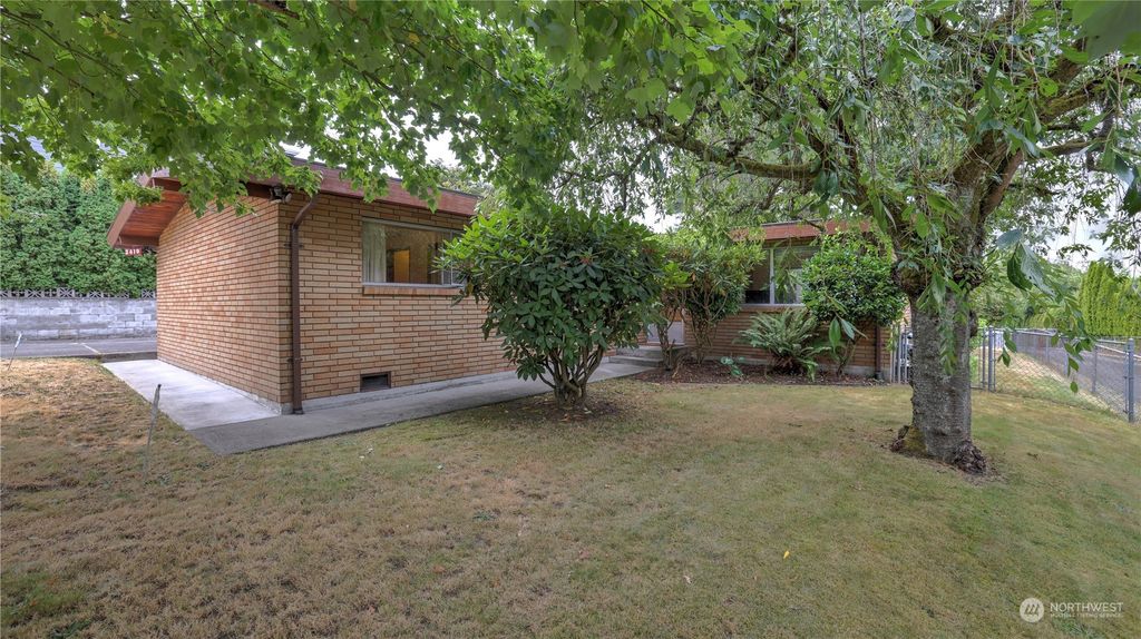 Photo of 2419 Meadow Avenue N, Renton, WA 98056 (MLS # 1996038)