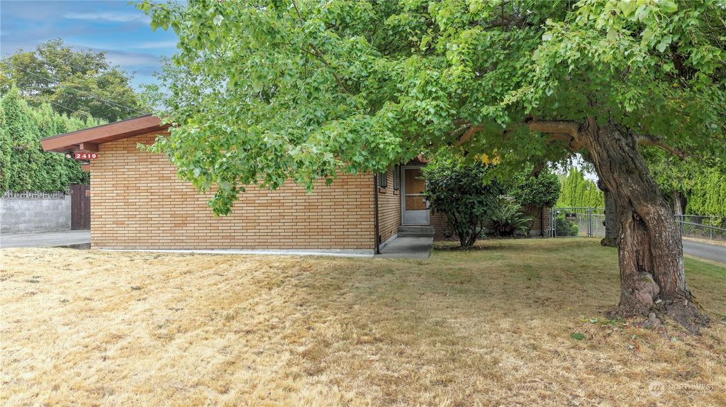 Photo of 2419 Meadow Avenue N, Renton, WA 98056 (MLS # 1996038)