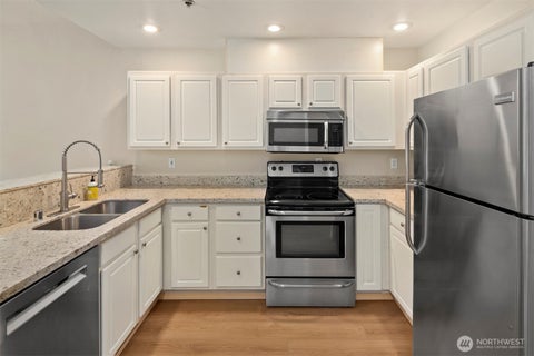 Photo of 1006 37th Street SE #B, Auburn, WA 98002 (MLS # 2531304)