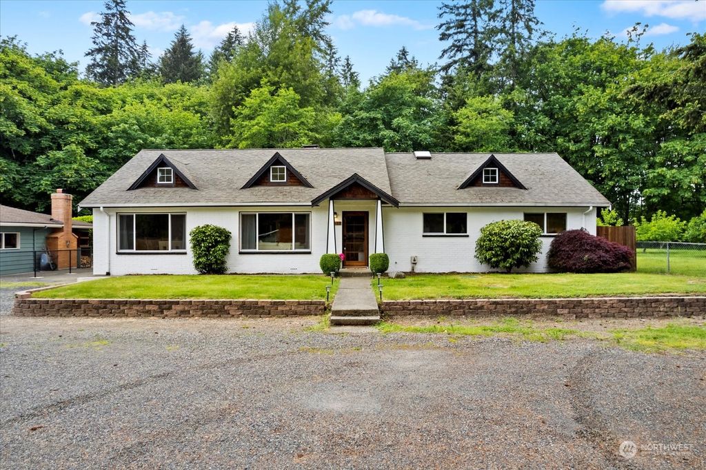 Photo of 13833 144th Avenue SE, Renton, WA 98059 (MLS # 2242766)