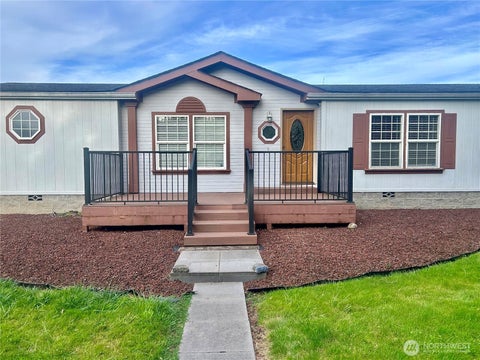 Photo of 234 SE E Street, Forks, WA 98331 (MLS # 2584602)