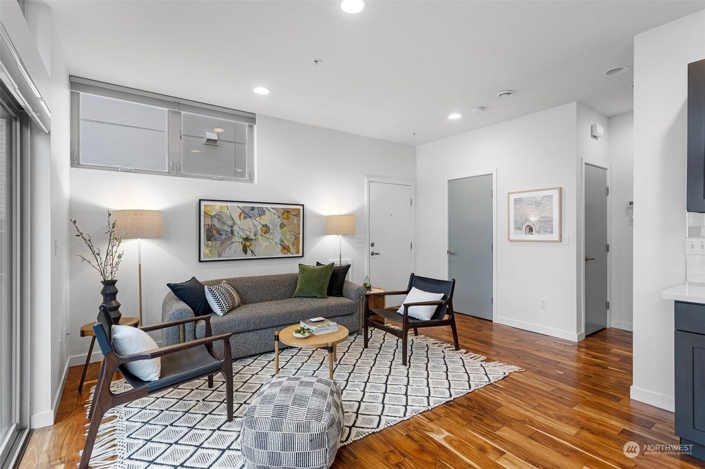 Photo of 918 14th Ave #C, Seattle, WA 98122 (MLS # 2200141)