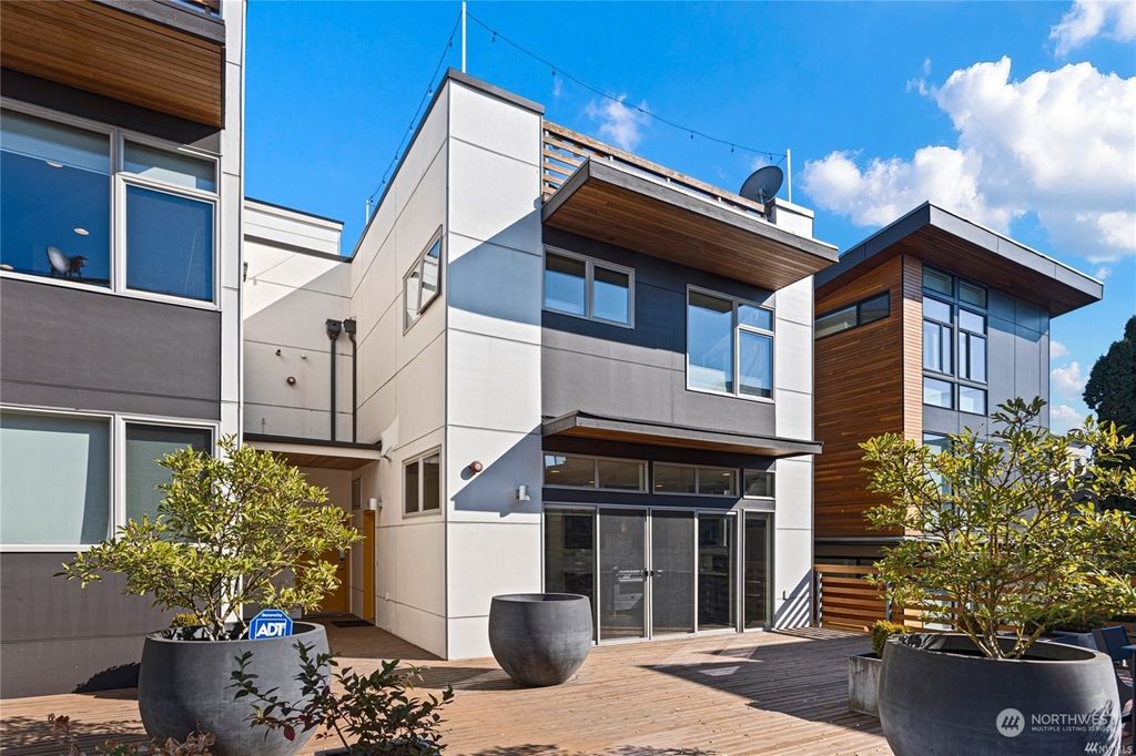 Photo of 918 14th Ave #C, Seattle, WA 98122 (MLS # 2200141)