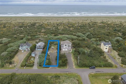 Photo of 773 S Sand Dune Avenue SW, Ocean Shores, WA 98569 (MLS # 2526753)