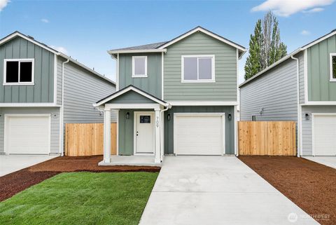 Photo of 709 S 9th Avenue, Kelso, WA 98626 (MLS # 2432133) Photo of 709 S 9th Avenue, Kelso, WA 98626 (MLS # 2432133)