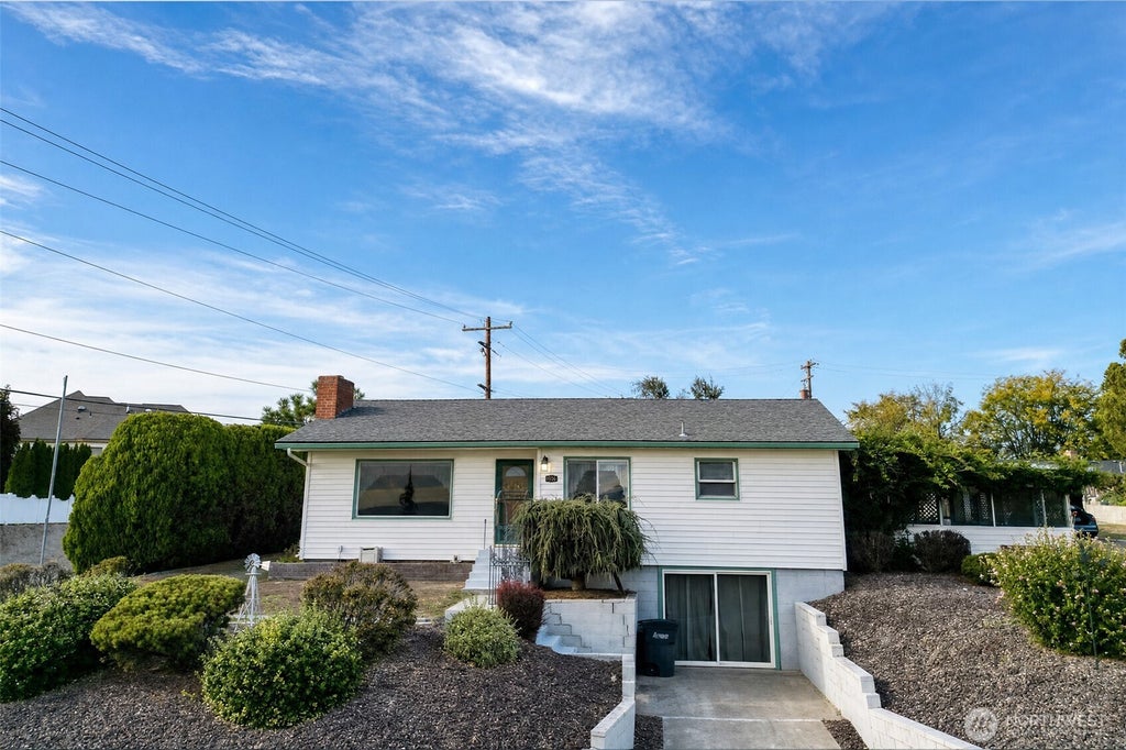Photo of 1369 Upland Drive, Sunnyside, WA 98944 (MLS # 2591738)