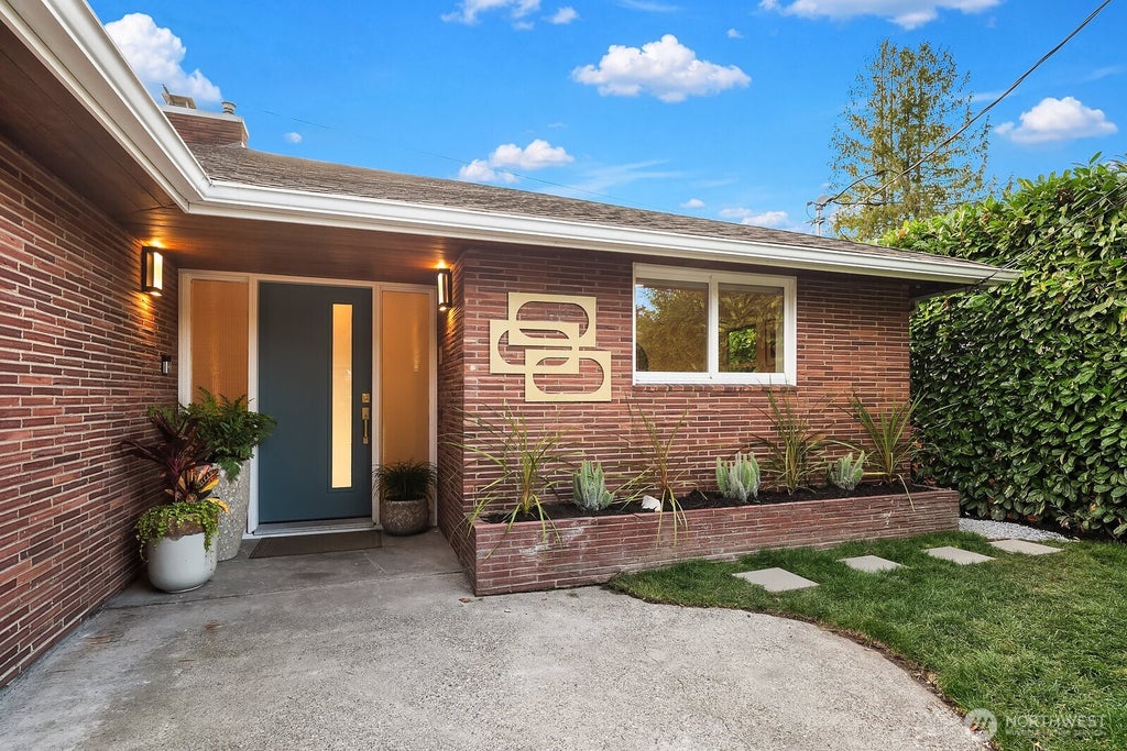Photo of 9608 5th Avenue NE, Seattle, WA 98115 (MLS # 2588563)