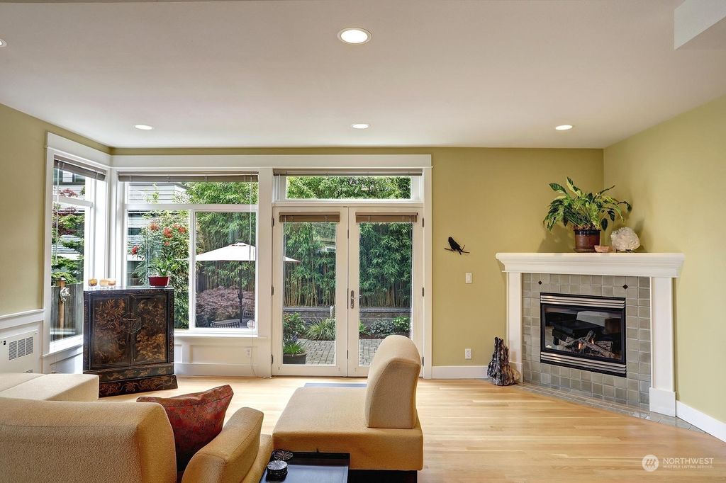 Photo of 2110 Nob Hill Avenue N #B, Seattle, WA 98109 (MLS # 2060850)