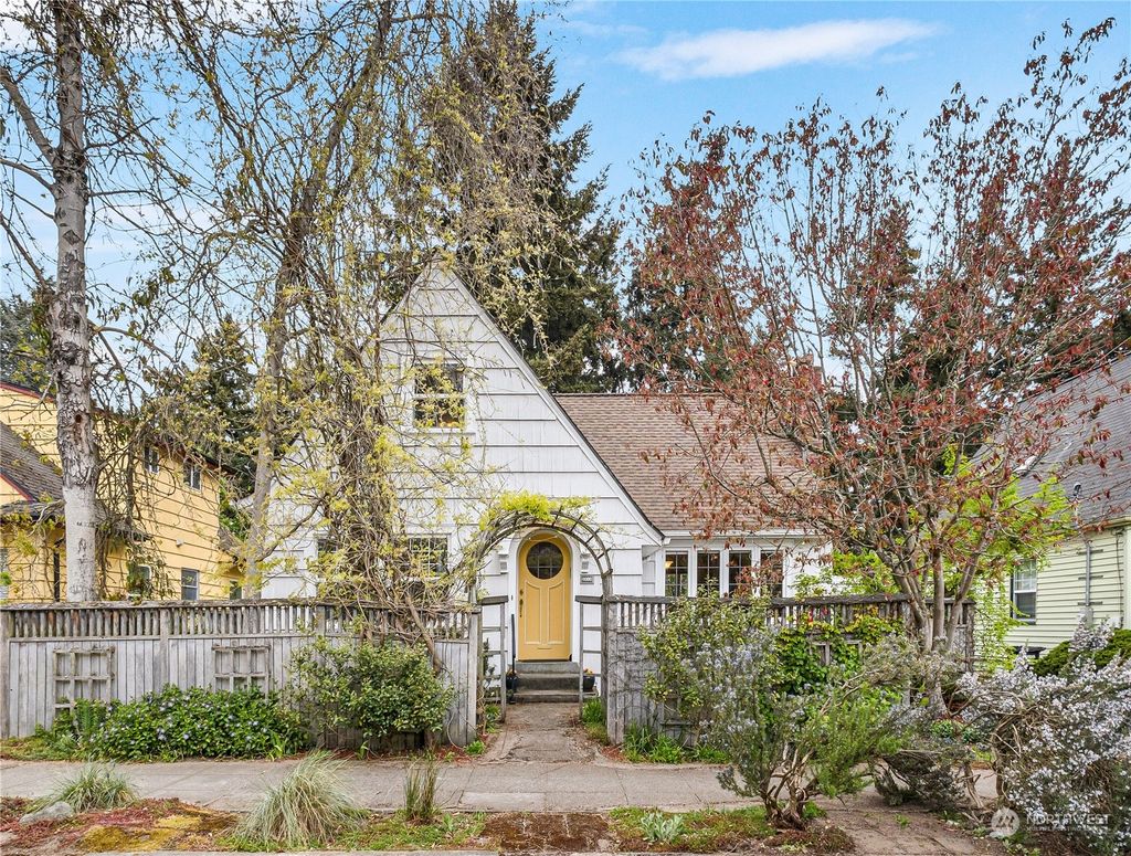 Photo of 2619 39th Avenue SW, Seattle, WA 98116 (MLS # 2220987)