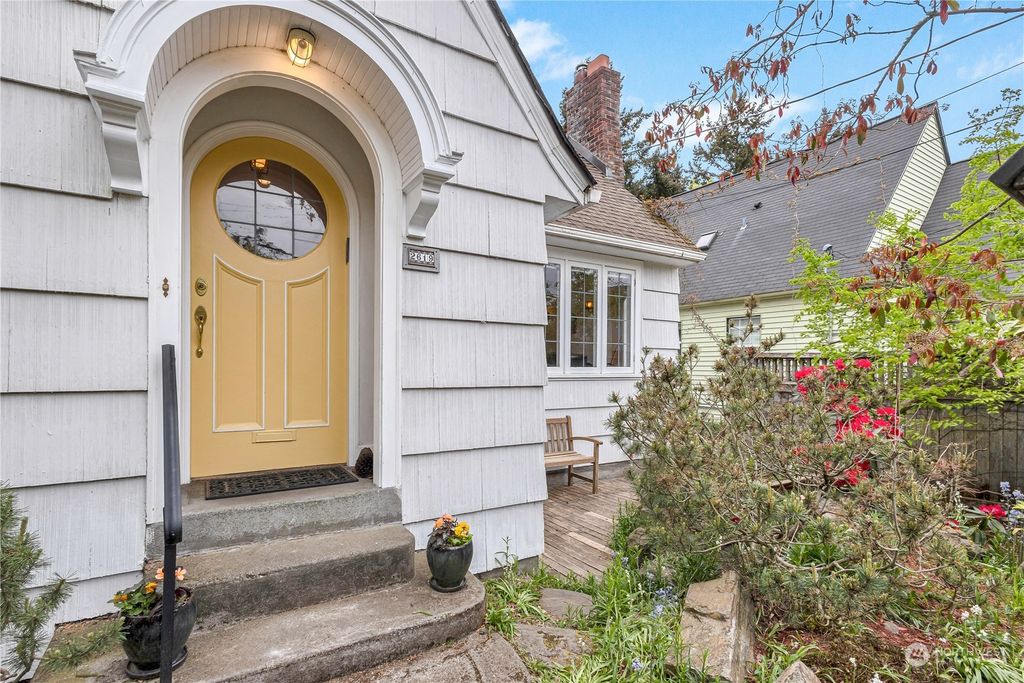 Photo of 2619 39th Avenue SW, Seattle, WA 98116 (MLS # 2220987)