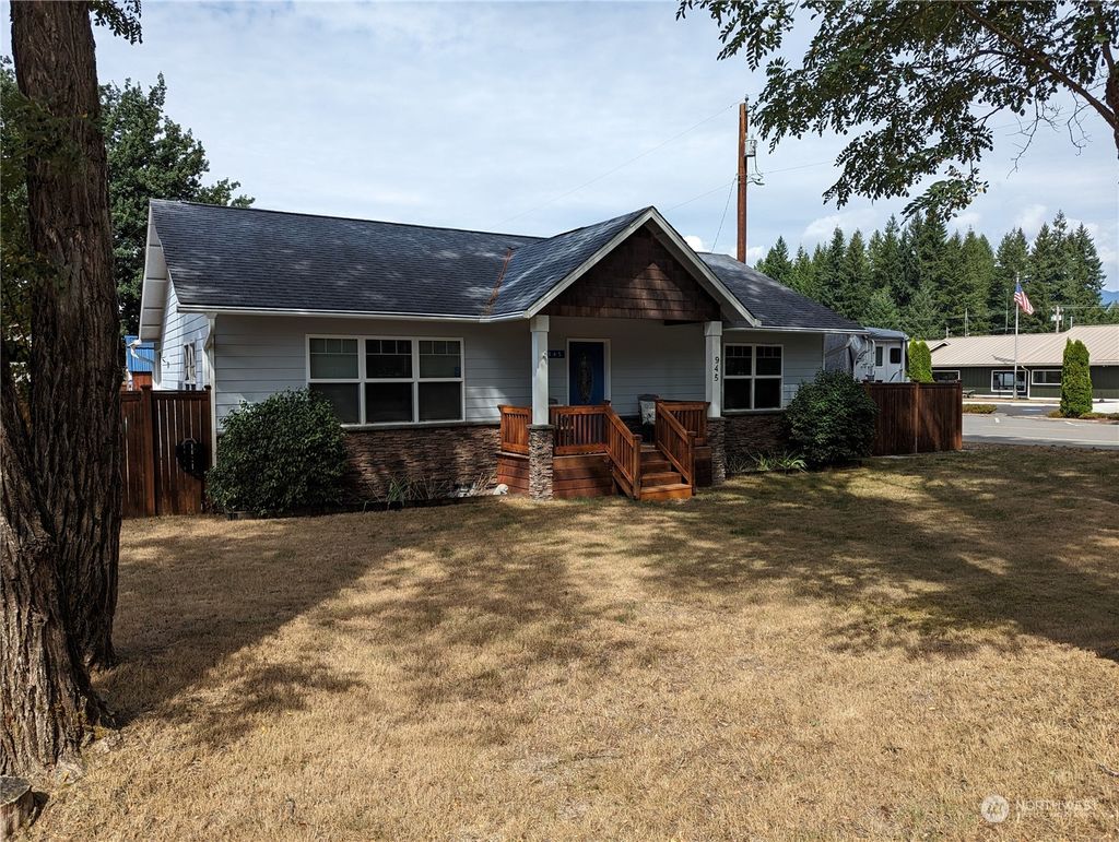 Photo of 945 Givens Avenue, Darrington, WA 98241 (MLS # 2149112)