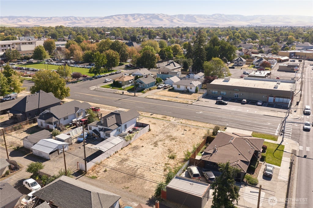 Photo of 622 W Poplar Street, Walla Walla, WA 99362 (MLS # 2591148)