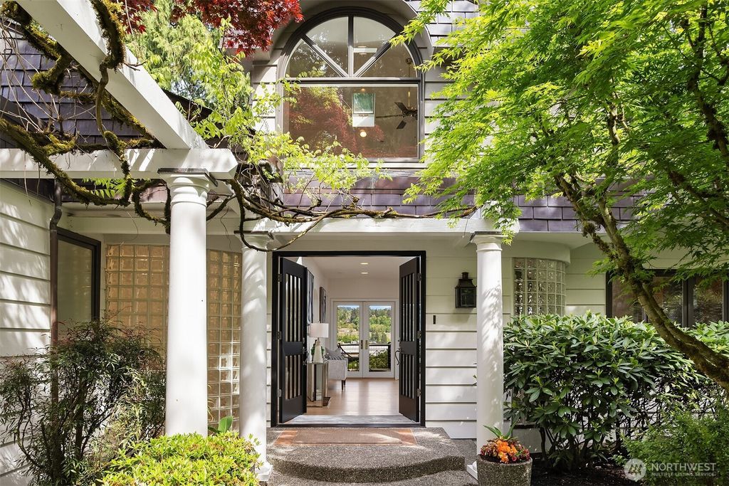 Photo of 6014 E Mercer Way, Mercer Island, WA 98040 (MLS # 2373604)