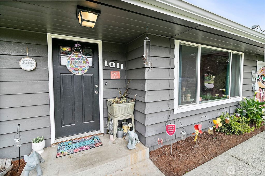 Photo of 1011 9th St NE St, Auburn, WA 98002 (MLS # 2502685)