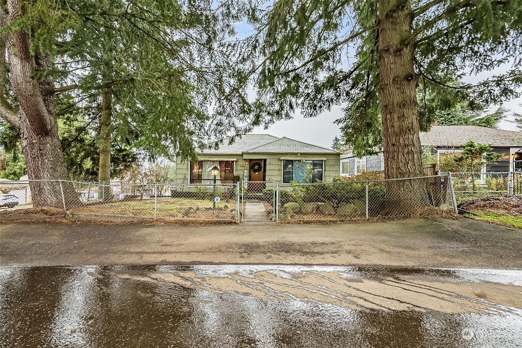 Photo of 10402 Occidental Avenue S, Seattle, WA 98168 (MLS # 2317256)