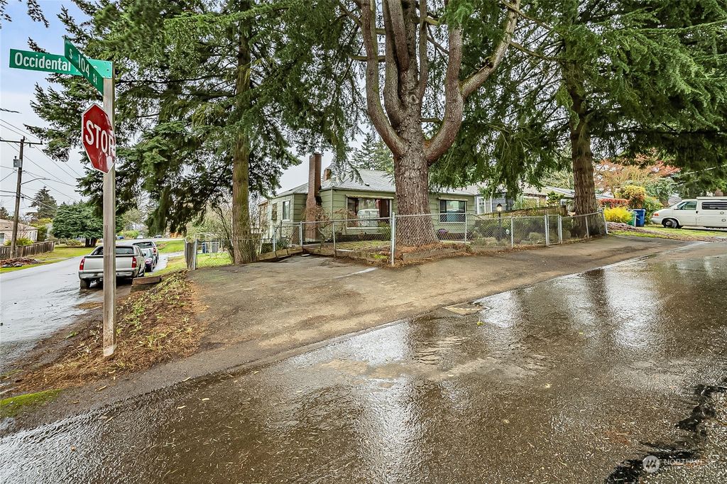 Photo of 10402 Occidental Avenue S, Seattle, WA 98168 (MLS # 2317256)