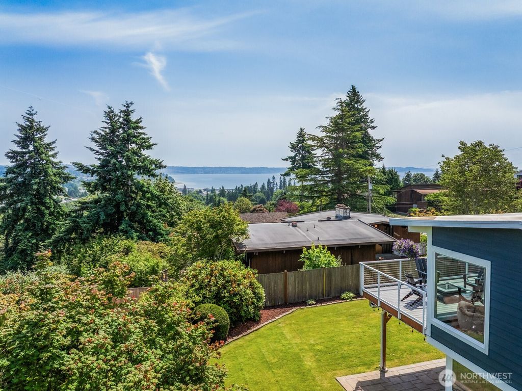 Photo of 21026 6th Avenue S, Des Moines, WA 98198 (MLS # 2390288)