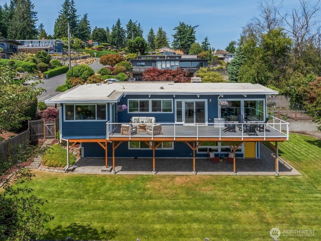 Photo of 21026 6th Avenue S, Des Moines, WA 98198 (MLS # 2390288)