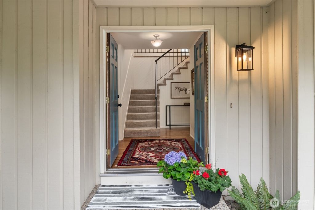 Photo of 11321 83rd Place NE, Kirkland, WA 98034 (MLS # 2507102)