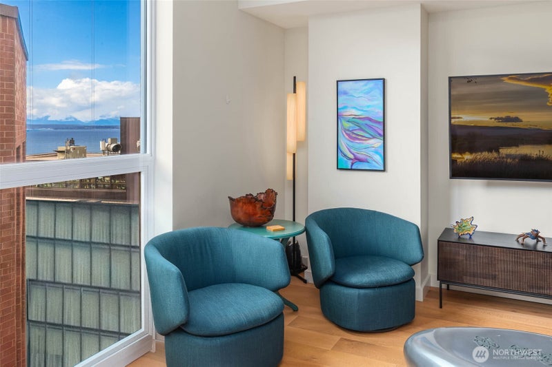 121 Stewart Street 1406