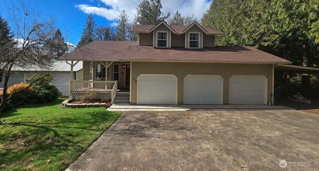 Photo of 99 Sunset Place, Longview, WA 98632 (MLS # 2523313)