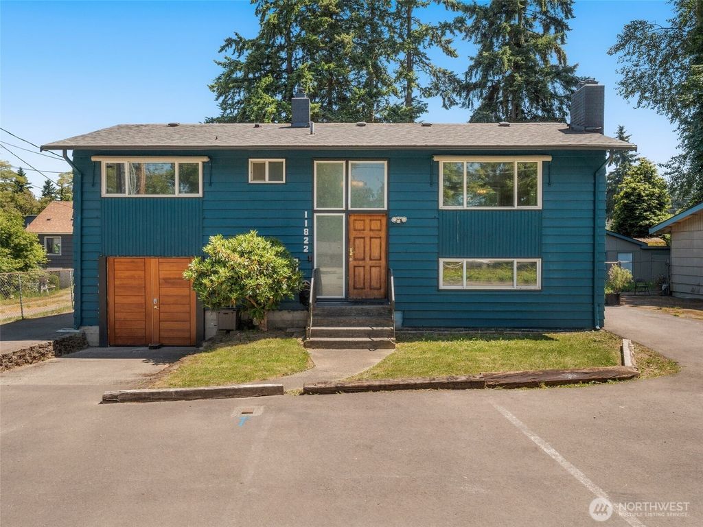 Photo of 11822 10th Avenue, Seattle, WA 98168 (MLS # 2517949)